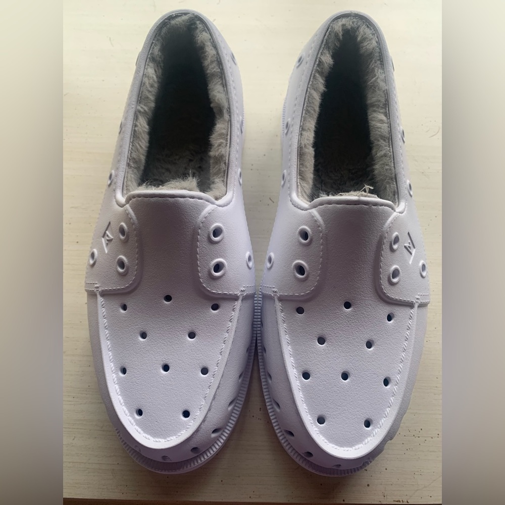 Sperry-NWT-Float Cozy White Shoe with Faux Fur-White and Gray-Unisex